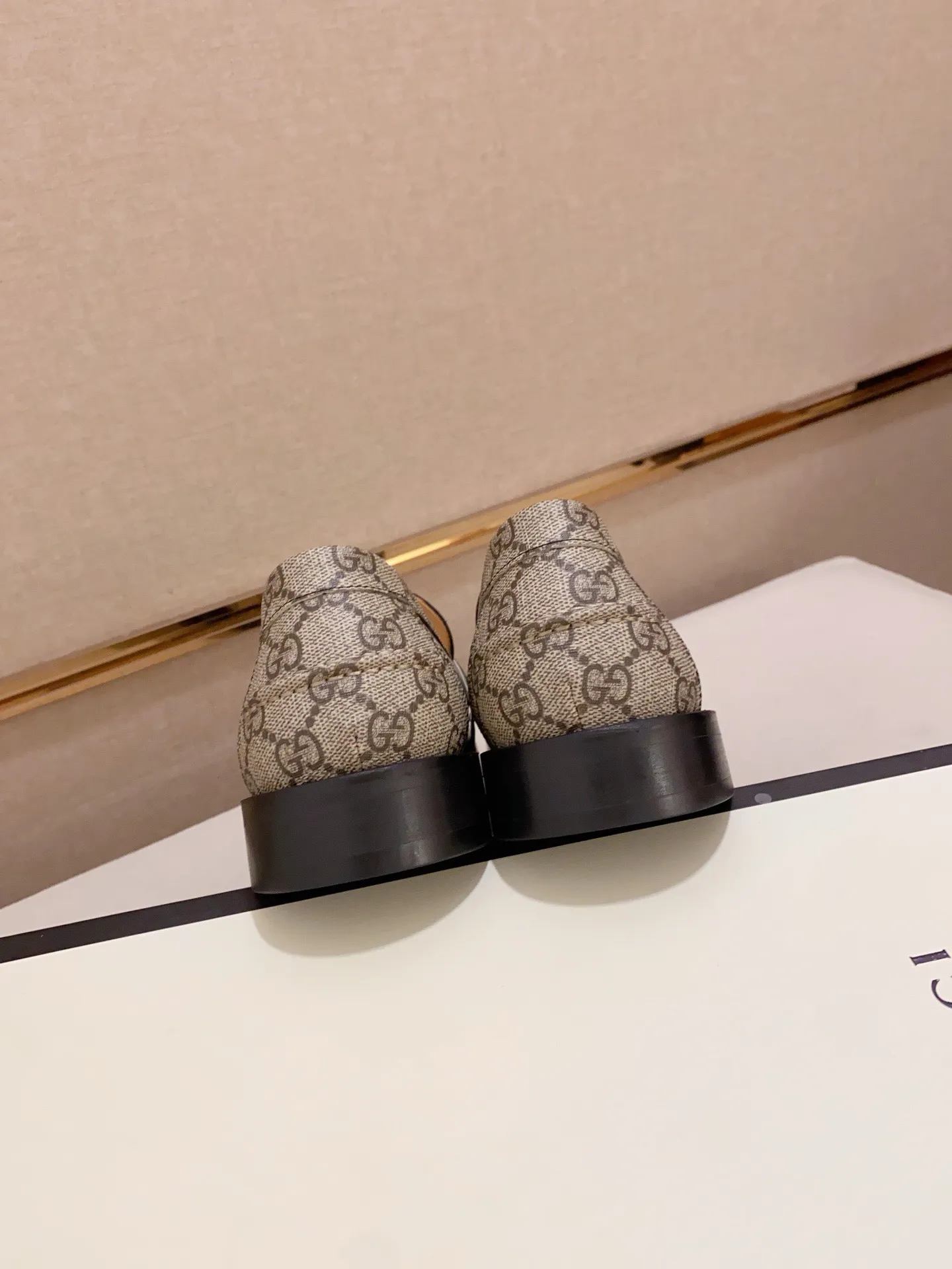 Men's shoes 💰: 580💰 (GUCCI) new series ss hot new products 💢 💠 Casual leather shoes 👞, first layer of cowhide, upper hardware buckle and logo on the side of the shoe, insole and sole with brand logo 💠 💎 Upper: 100% cowhide 💎 Lining: cowhide/100% 💎Feet: cowhide/100% 💎Sole: rubber/100% 💎SIZE: 38 39 40 41 42 43 44 Can be customized 45